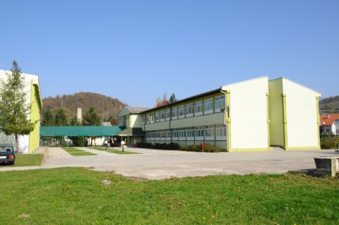 Зграда школе — Гуча